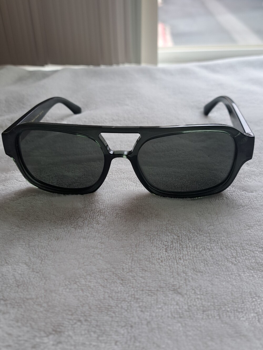 Women's Black Shield Sunglasses - Modern Full-Coverage Frame